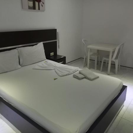 Hotel Suite Royal Мелгар Екстериор снимка