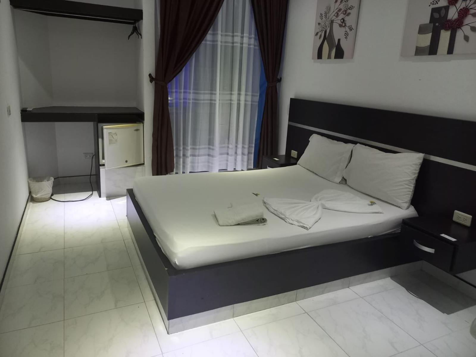 Hotel Suite Royal Мелгар Екстериор снимка
