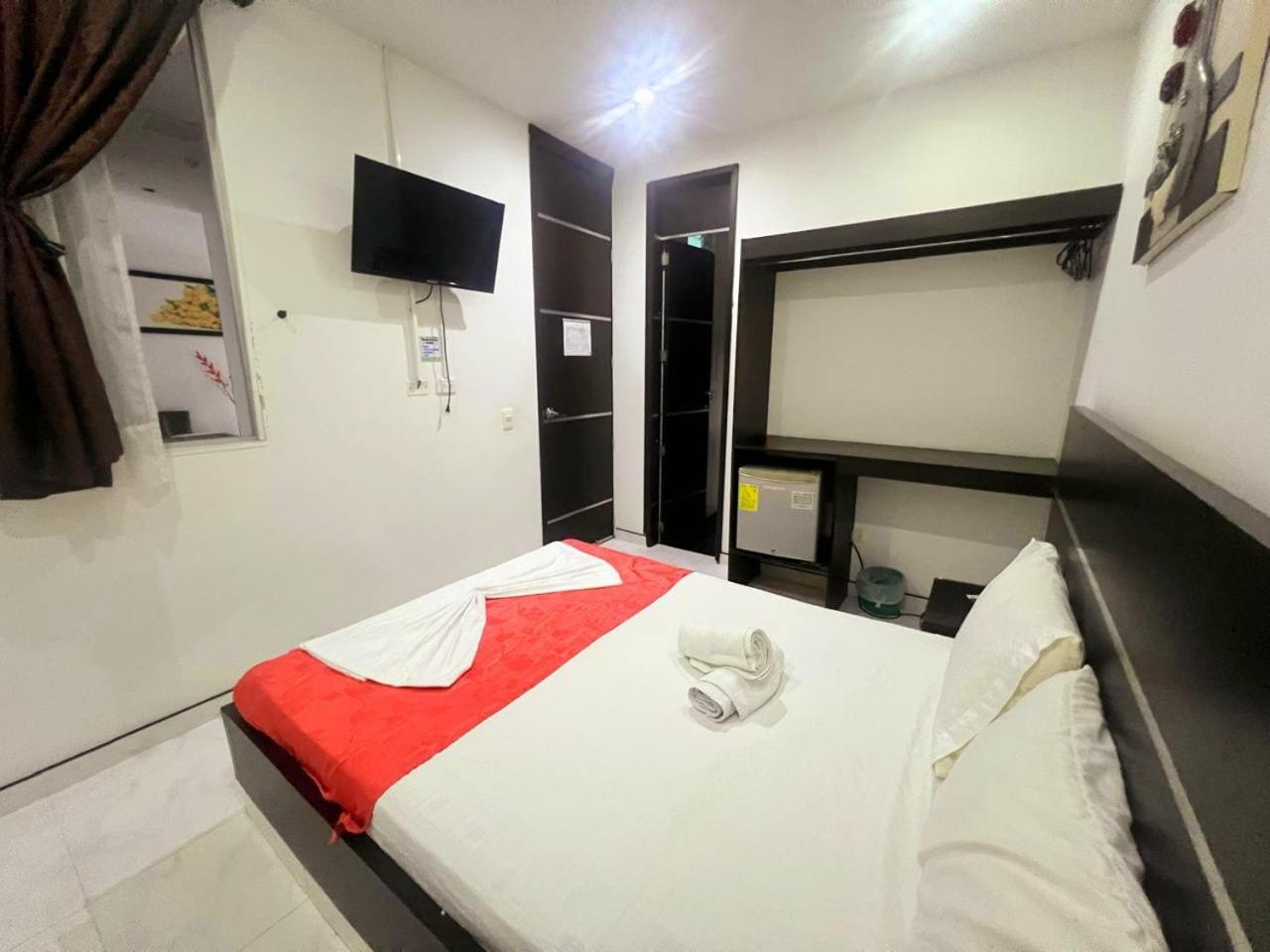 Hotel Suite Royal Мелгар Екстериор снимка