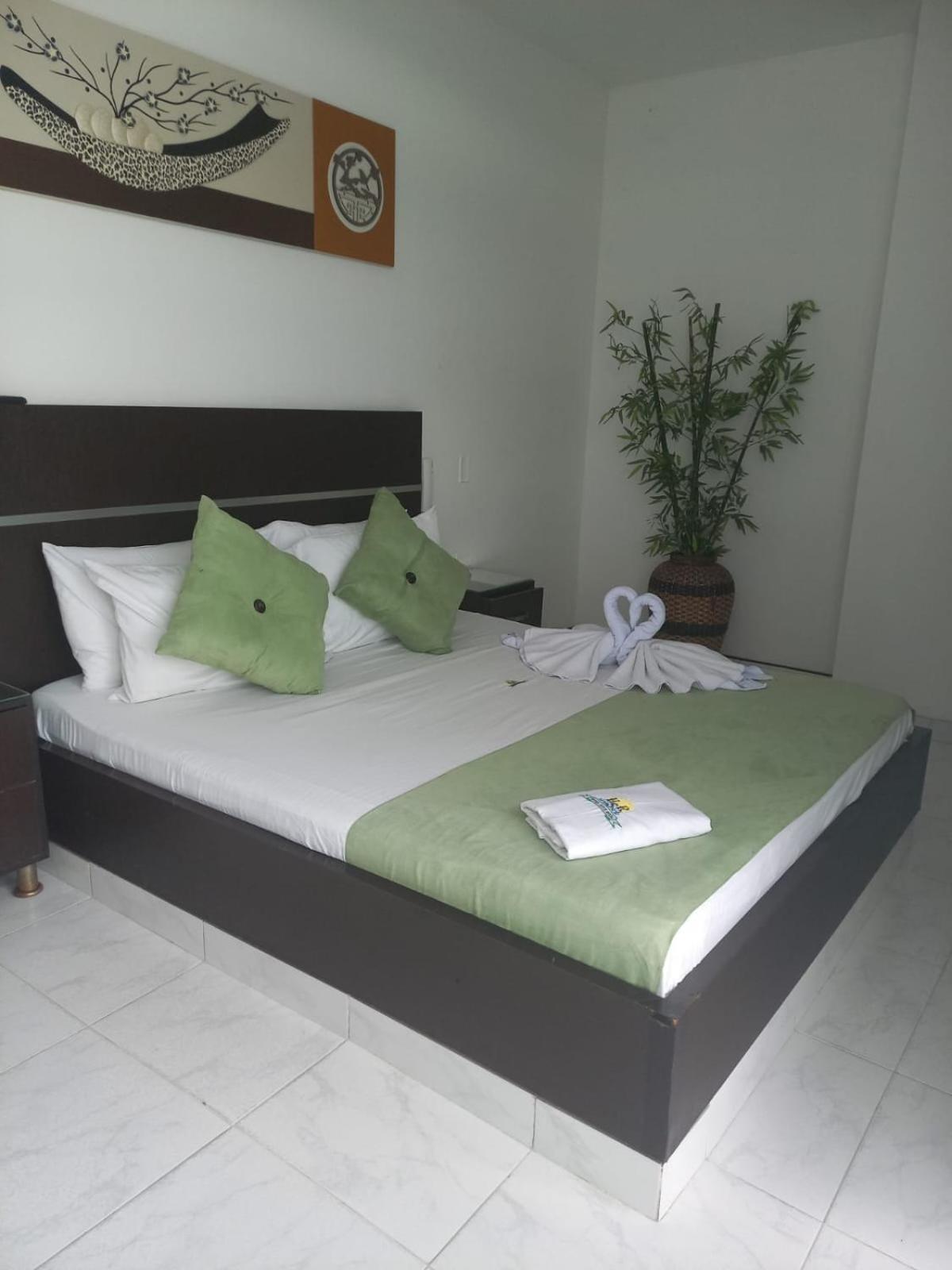 Hotel Suite Royal Мелгар Екстериор снимка