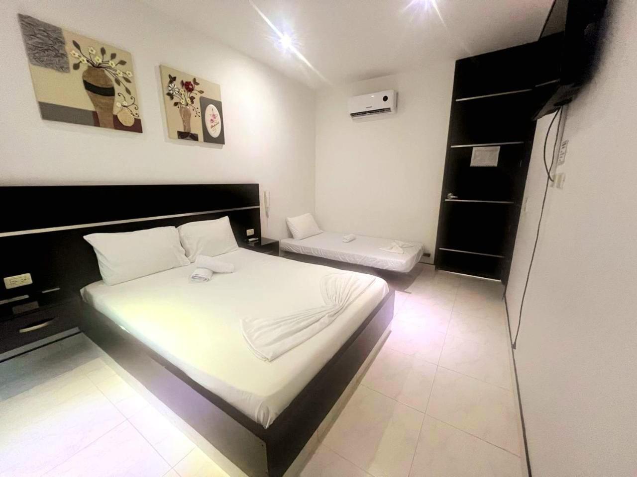 Hotel Suite Royal Мелгар Екстериор снимка