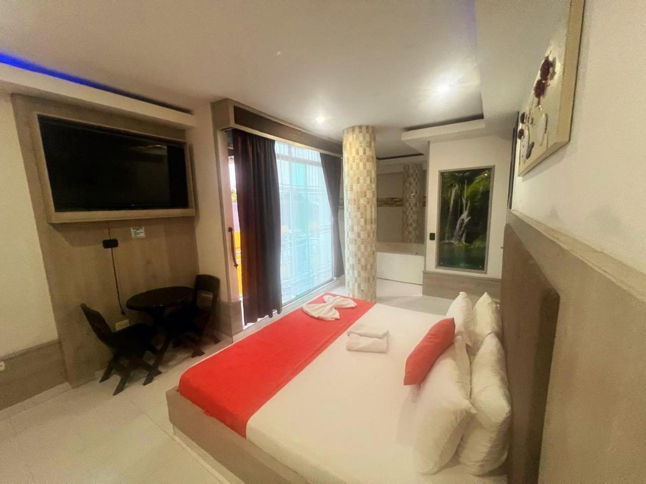Hotel Suite Royal Мелгар Екстериор снимка