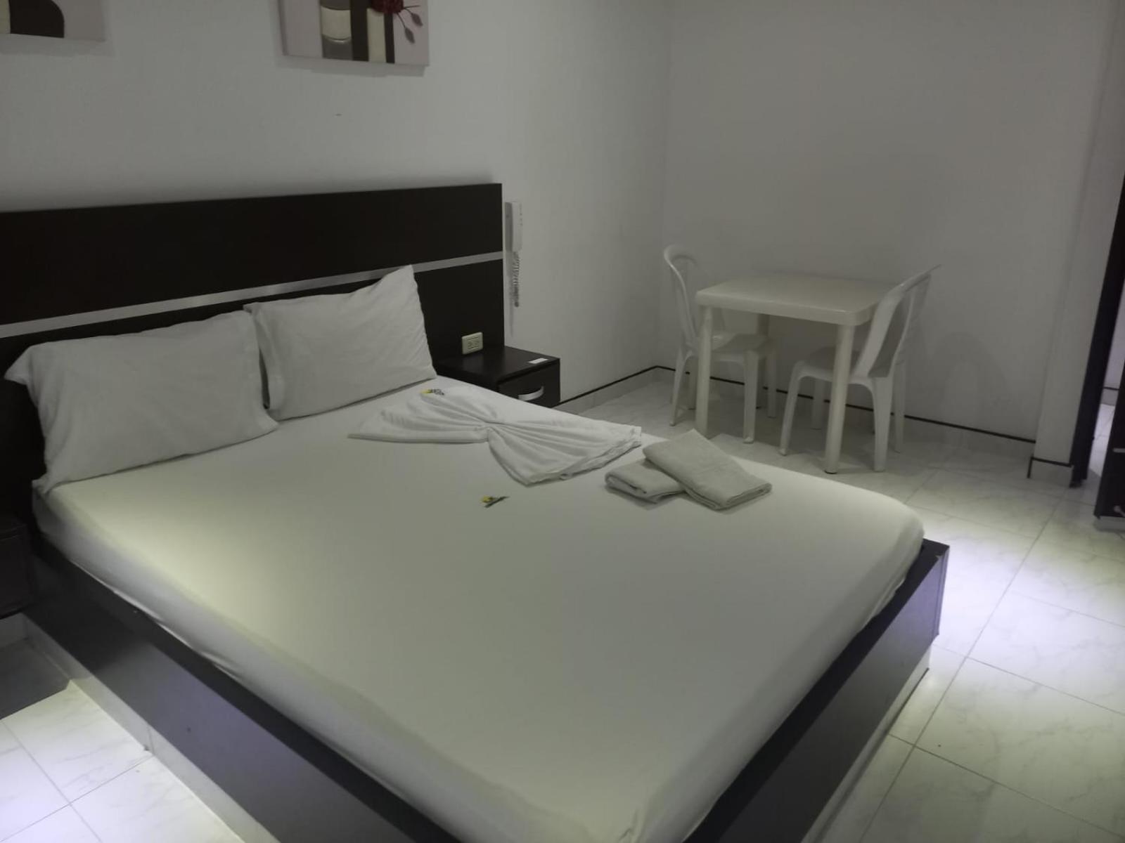 Hotel Suite Royal Мелгар Екстериор снимка