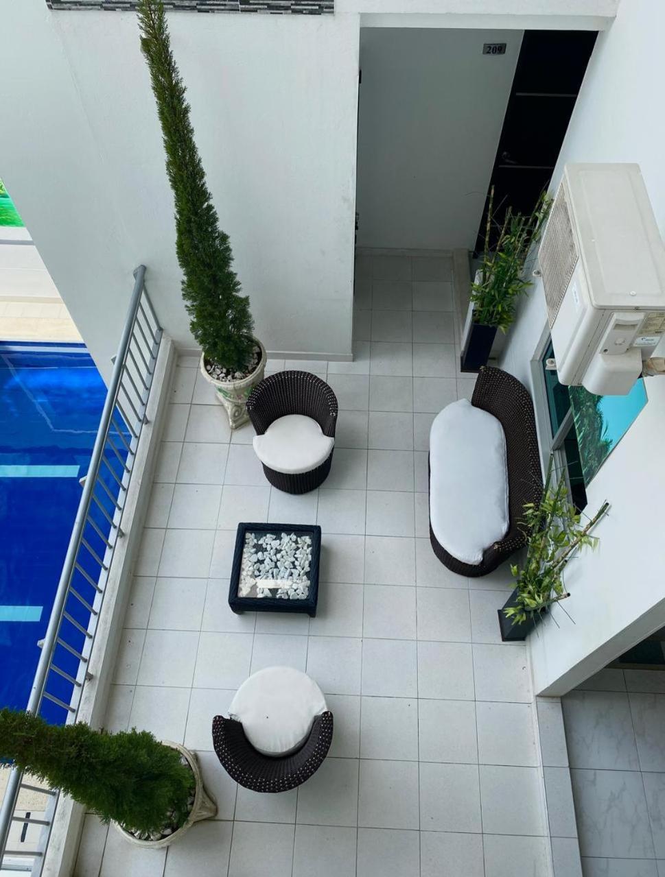 Hotel Suite Royal Мелгар Екстериор снимка