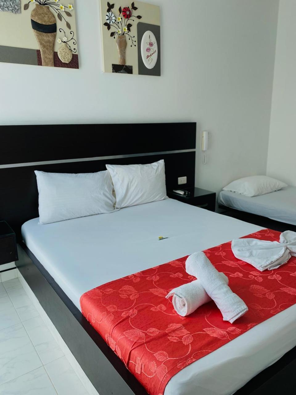 Hotel Suite Royal Мелгар Екстериор снимка