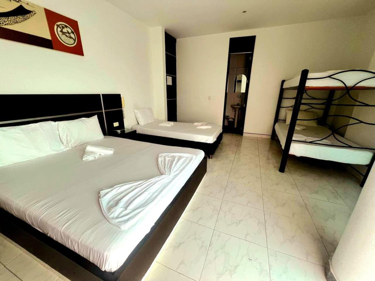 Hotel Suite Royal Мелгар Екстериор снимка