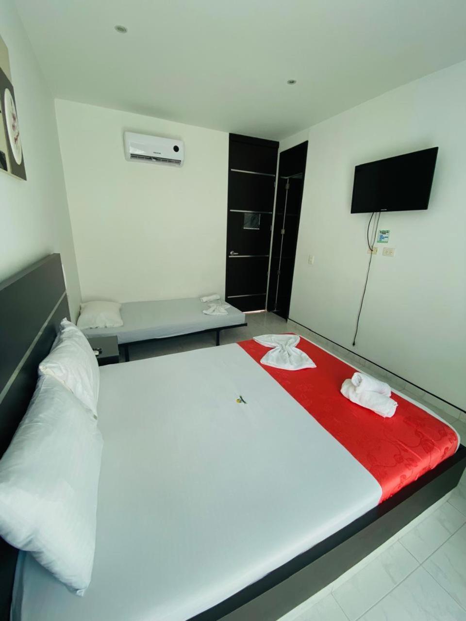 Hotel Suite Royal Мелгар Екстериор снимка