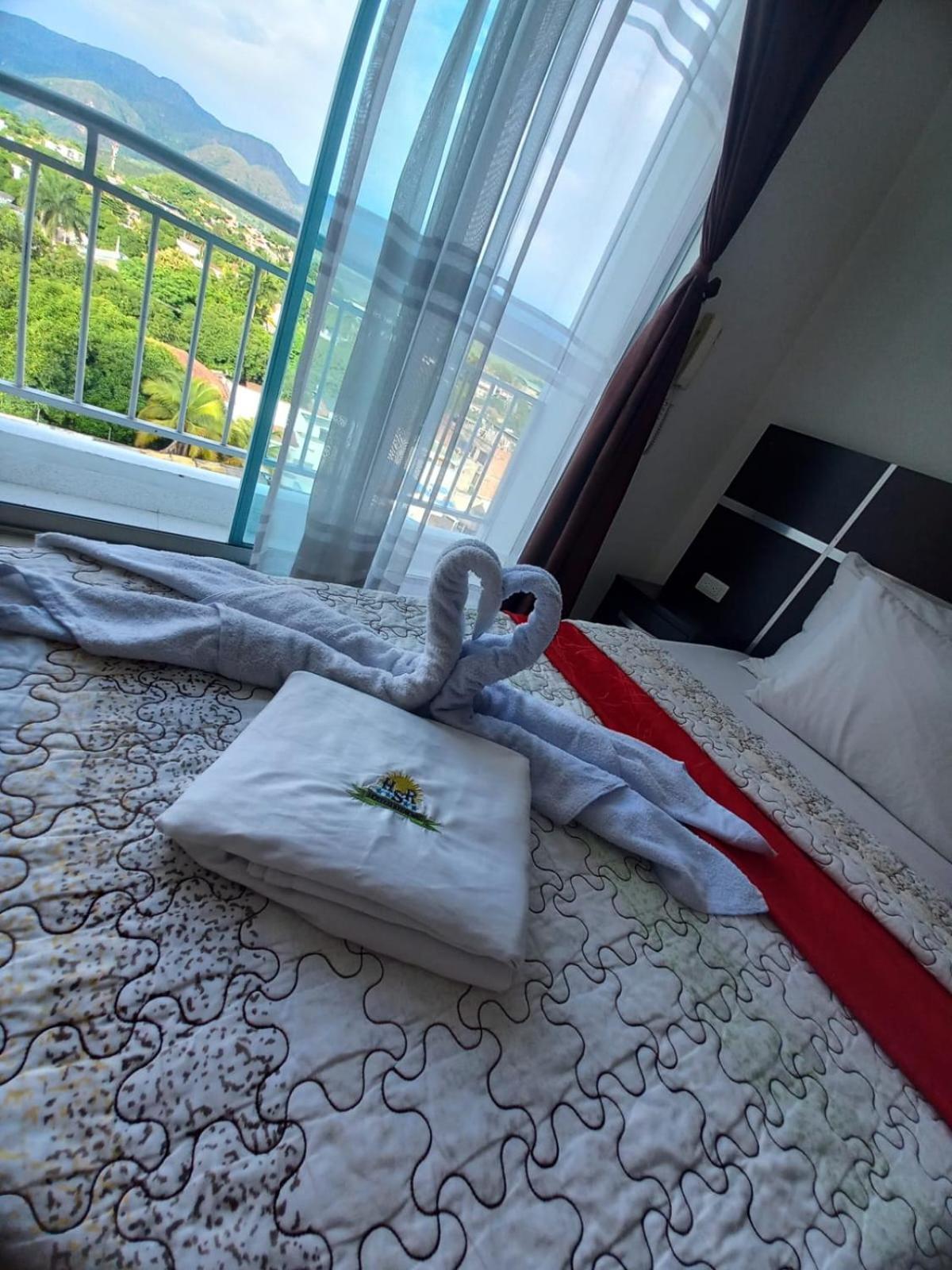 Hotel Suite Royal Мелгар Екстериор снимка