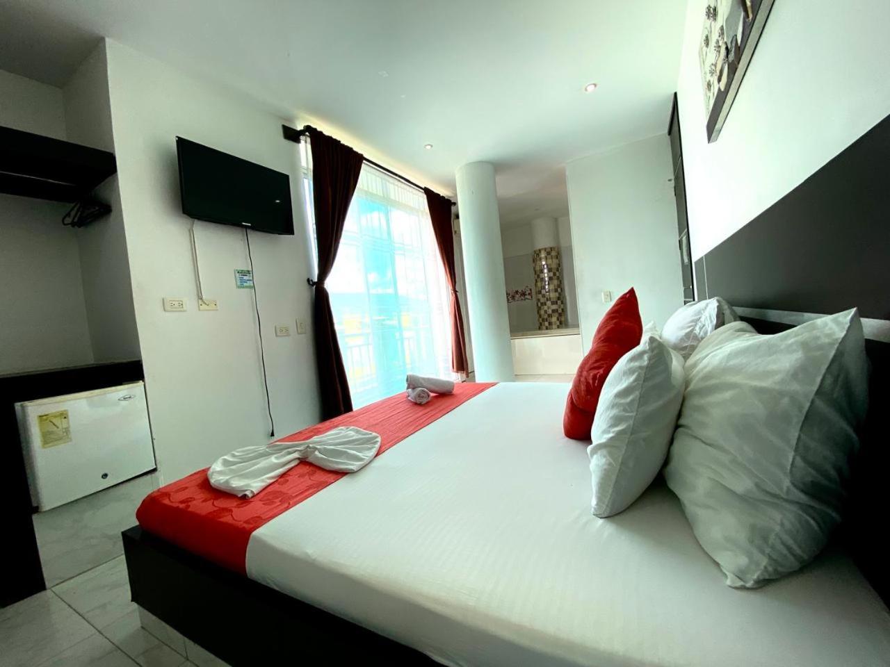Hotel Suite Royal Мелгар Екстериор снимка
