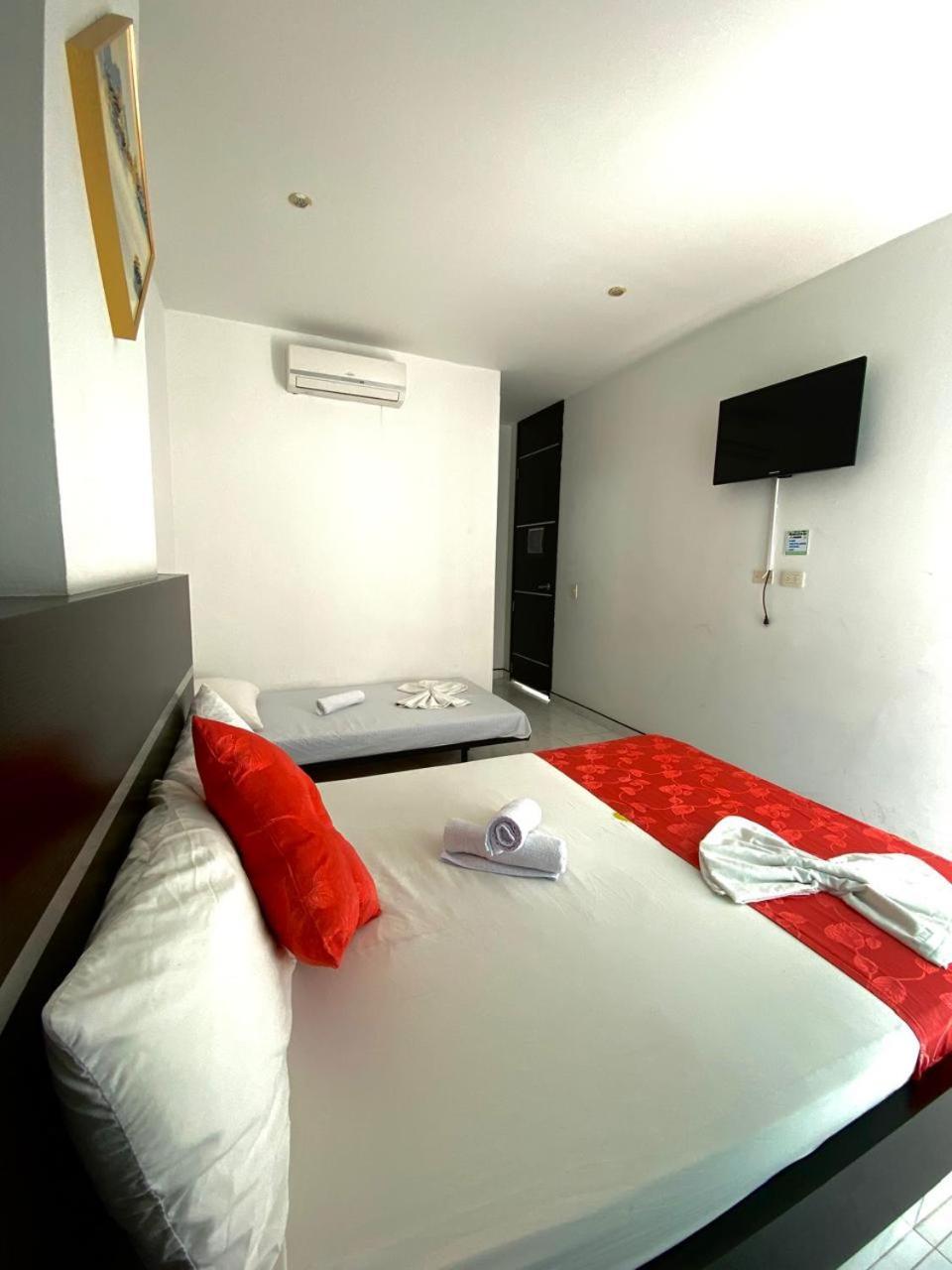 Hotel Suite Royal Мелгар Екстериор снимка