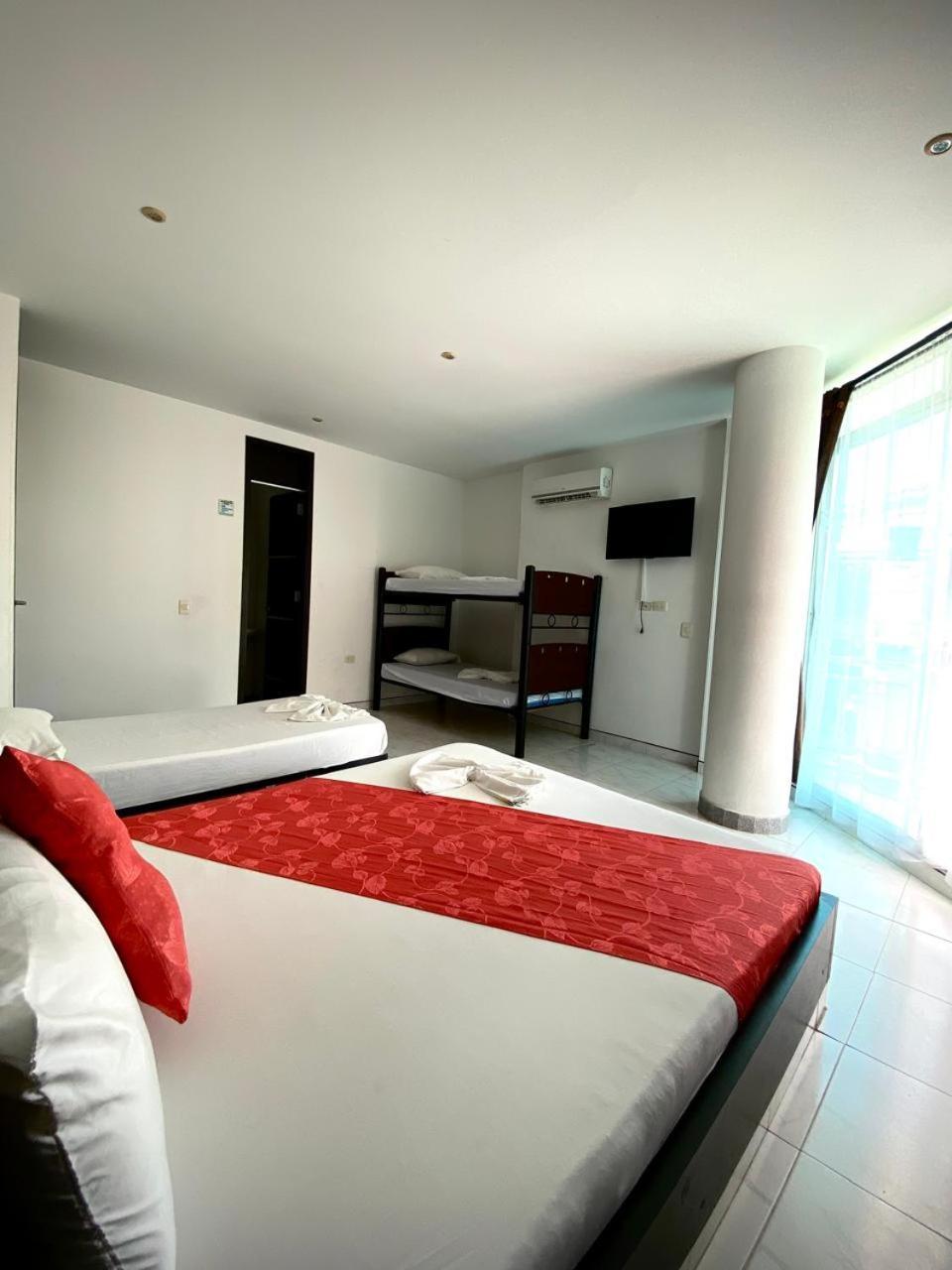 Hotel Suite Royal Мелгар Екстериор снимка