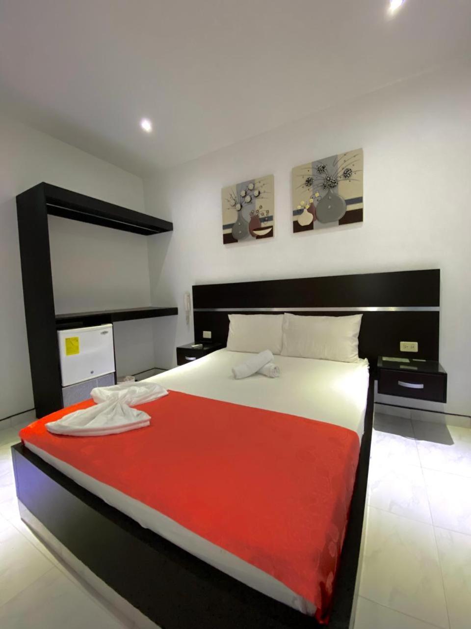 Hotel Suite Royal Мелгар Екстериор снимка