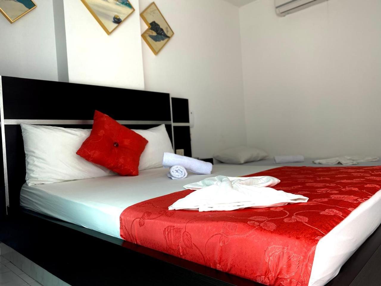 Hotel Suite Royal Мелгар Екстериор снимка